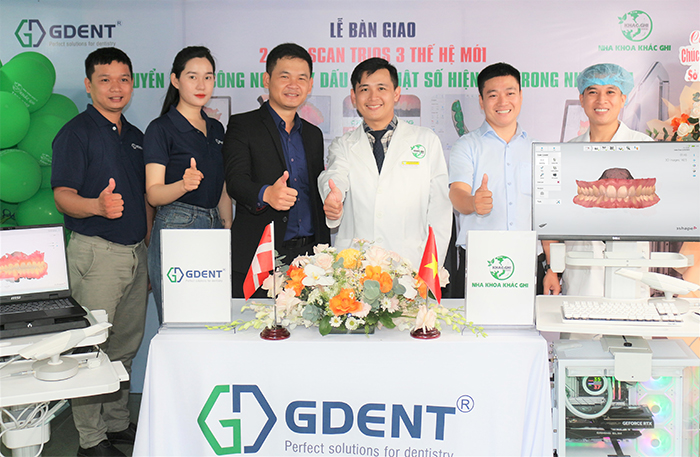 Chụp ảnh lưu niệm tập thể 2 công ty tại buổi lễ ký kết