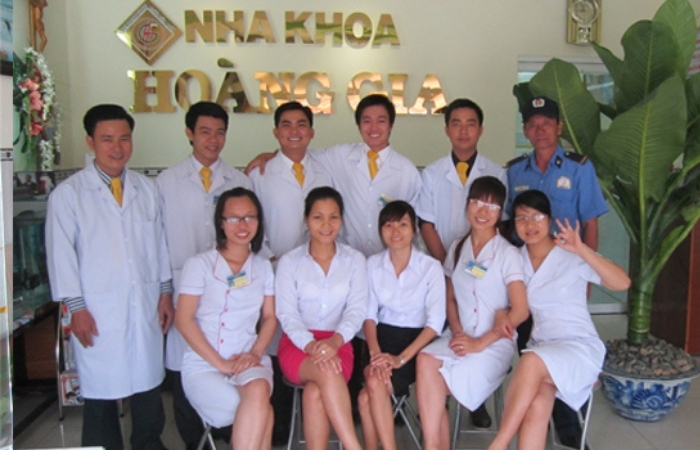 7 Tiêu Chí Vàng Chọn Nha Khoa Uy Tín Tại Biên Hòa Đồng Nai 34 Đội ngũ nhân viên và bác sĩ của nha khoa Hoàng Gia Biên Hòa (Ảnh: Google Maps)