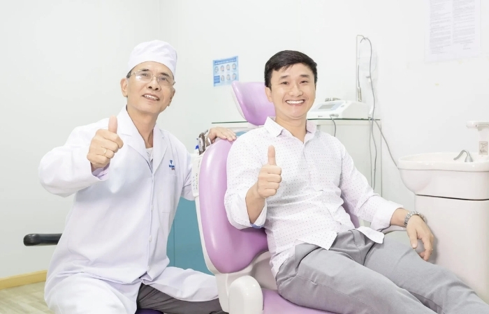 7 Tiêu Chí Vàng Chọn Nha Khoa Uy Tín Tại Biên Hòa Đồng Nai 32 Khách hàng hài lòng với dịch vụ điều trị tại nha khoa Vạn Thành (Ảnh: Google Maps)