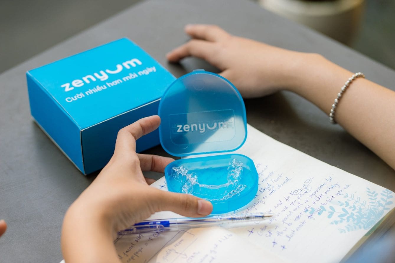 Niềng răng trong suốt zenyum nha khoa khắc ghi