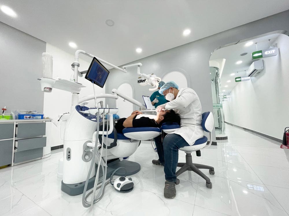 Quy Trình Làm Cầu Răng Sứ Chi Tiết Qua 5 Bước Chuẩn Y Khoa 12 phong-kham-o-nhakhoakhacghi